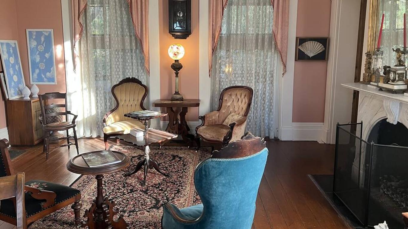 Corners Mansion Inn - A Bed & Breakfast