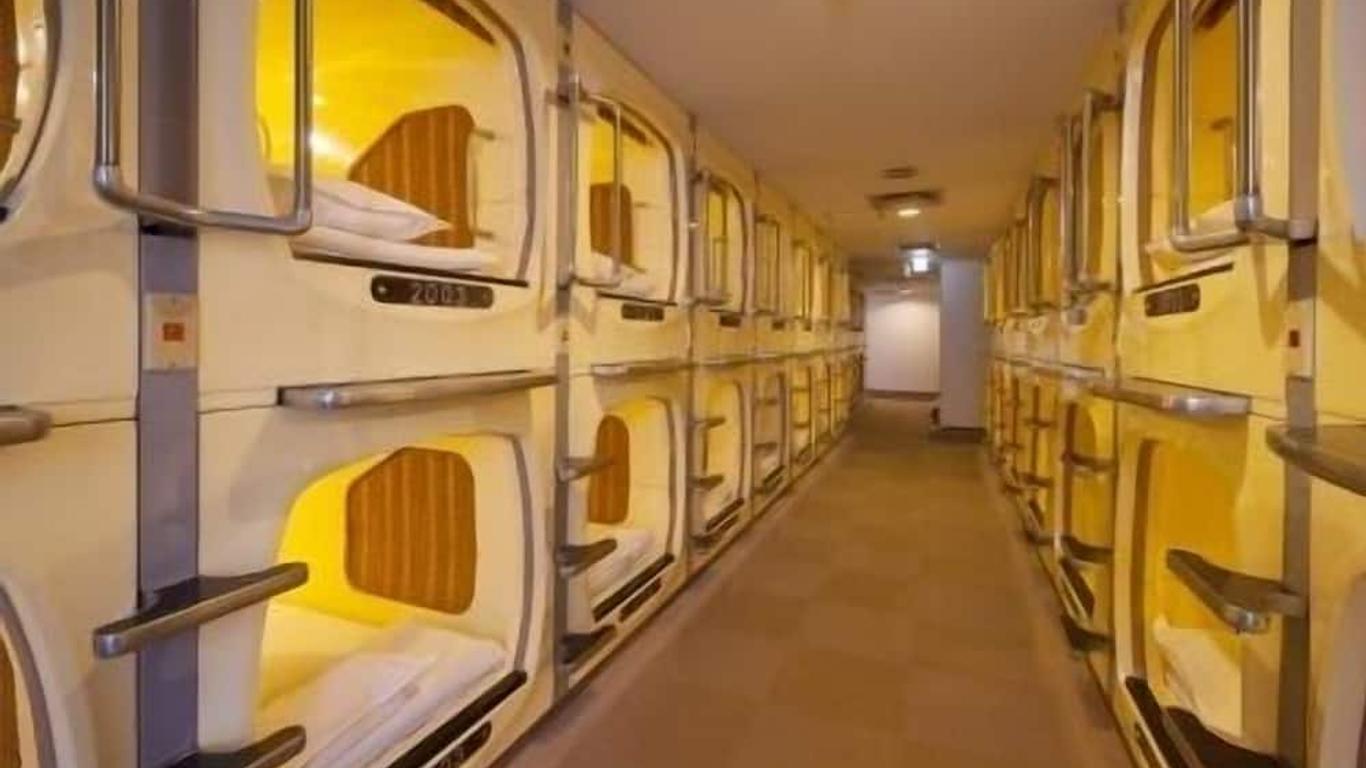 Sauna & Capsule Hotel Hollywood - Caters to Men
