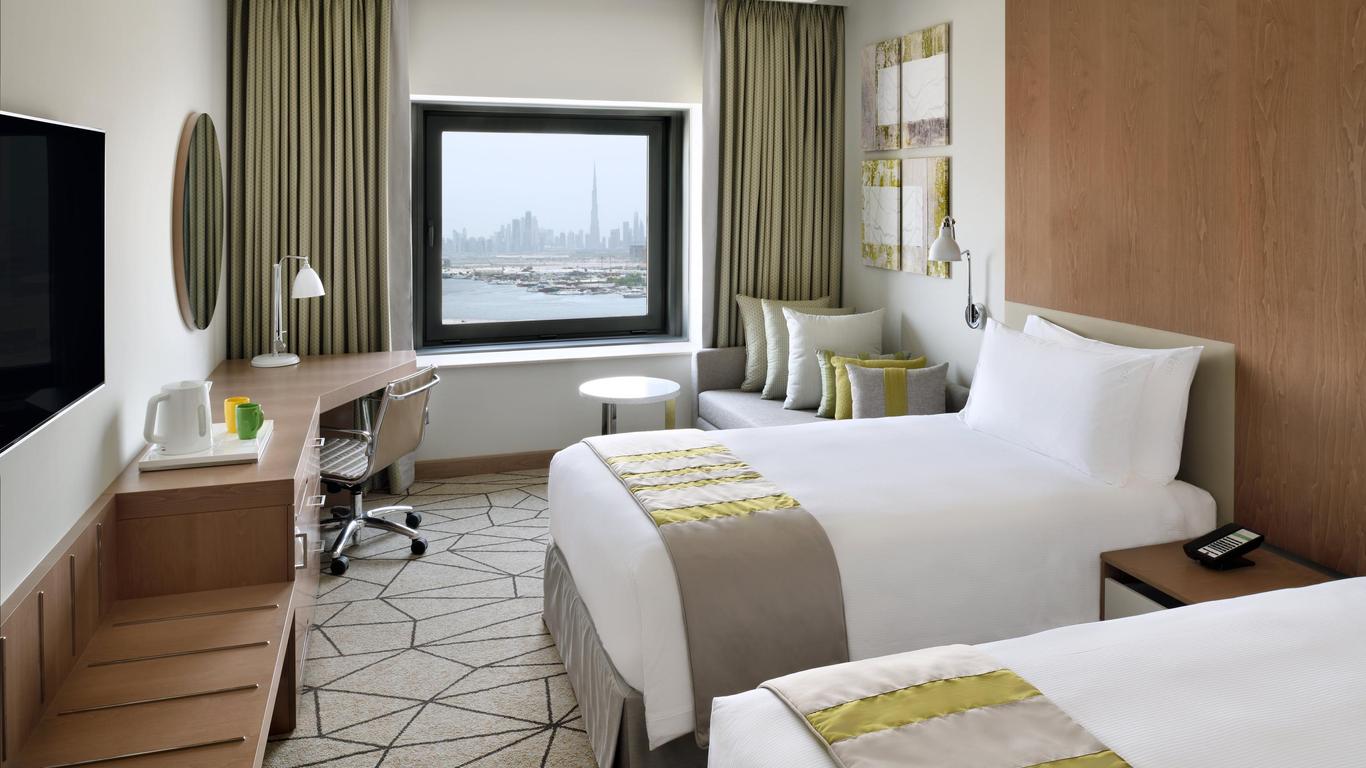 Holiday Inn & Suites Dubai Festival City Dubai alk. 51 € - vertaa huoneiden  hinnat - KAYAK